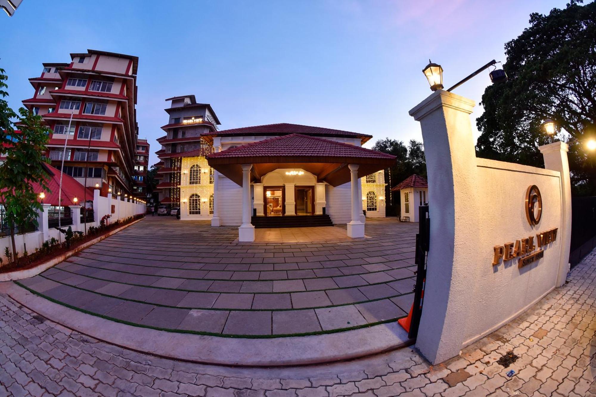 The Pearl View Hotel Mulappilangad Exterior photo