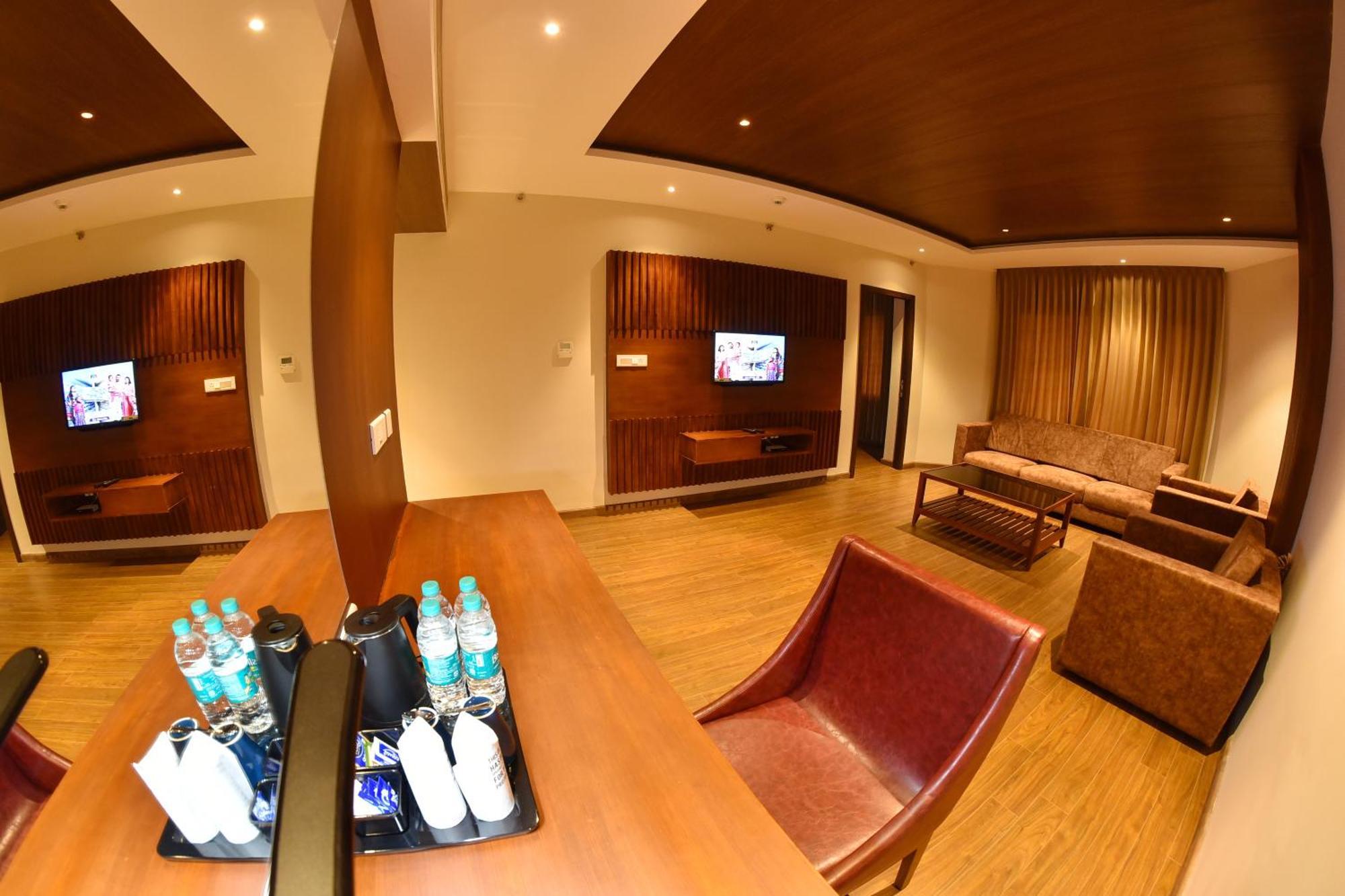 The Pearl View Hotel Mulappilangad Exterior photo